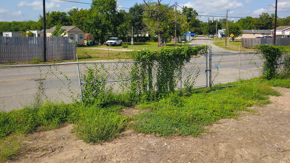 More Photos Of 2203 Port Lavaca Dr, Victoria Industrial For Sale