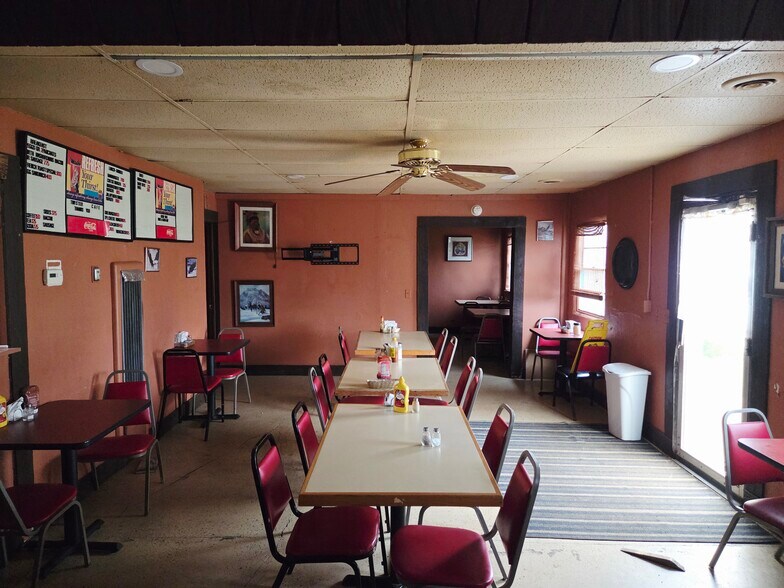More Photos Of 124 Main St, Wakita Restaurant For Sale