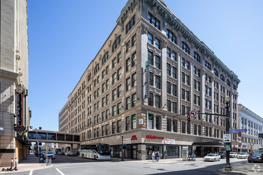 Primary Photo Of 501 S 4th St, Louisville Hotel For Lease