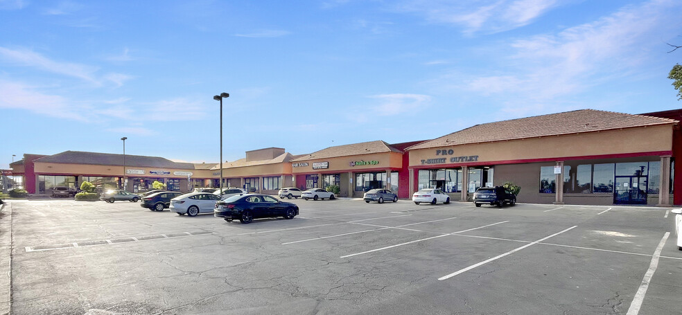 Primary Photo Of 564-586 W Foothill Blvd, Rialto General Retail For Lease