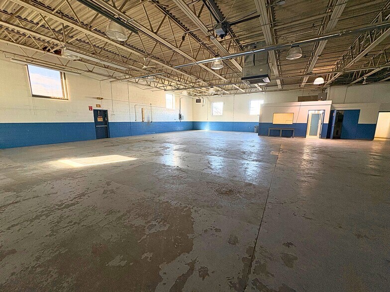 More Photos Of 123 Moore Rd, Weymouth Showroom For Lease