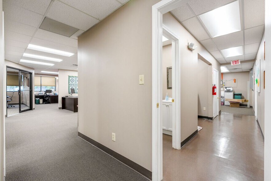 More Photos Of 4209 Shelbyville Rd, Louisville Office For Lease