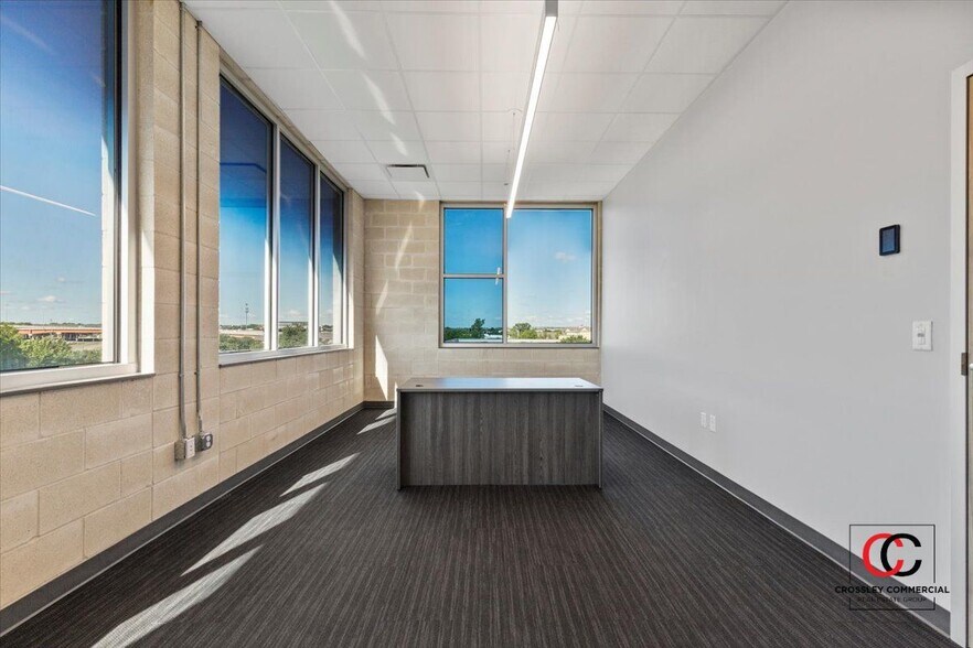 More Photos Of 211 S Brown St, Round Rock Medical For Lease
