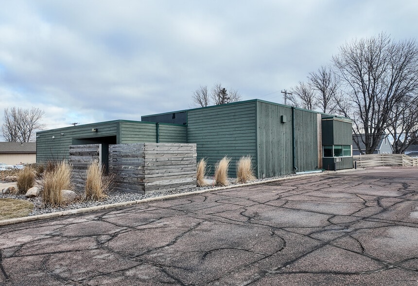 More Photos Of 1808 S Cliff Ave, Sioux Falls Office For Sale