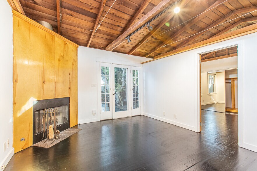 More Photos Of 2008-2020 Strongs Dr, Venice Apartments For Sale