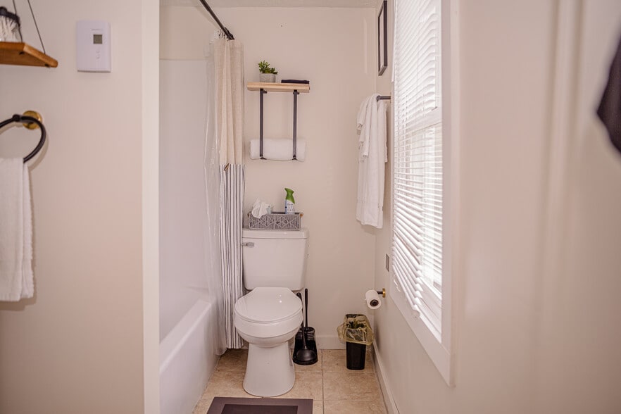 More Photos Of 2735 PA-390, Canadensis Hospitality For Sale