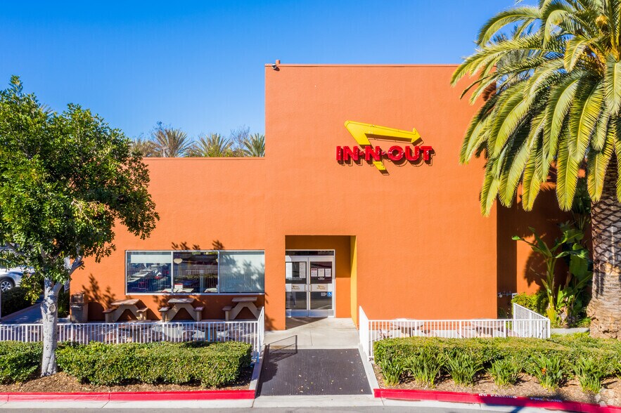 More Photos Of 2915-3011 El Camino Real, Tustin Unknown For Lease