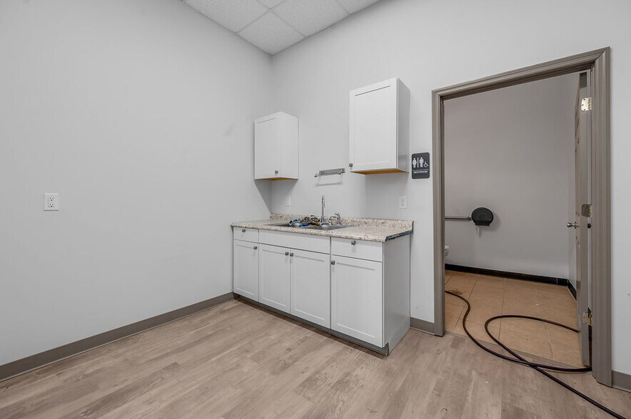 More Photos Of 100 Regency Point Path, Lexington Freestanding For Lease