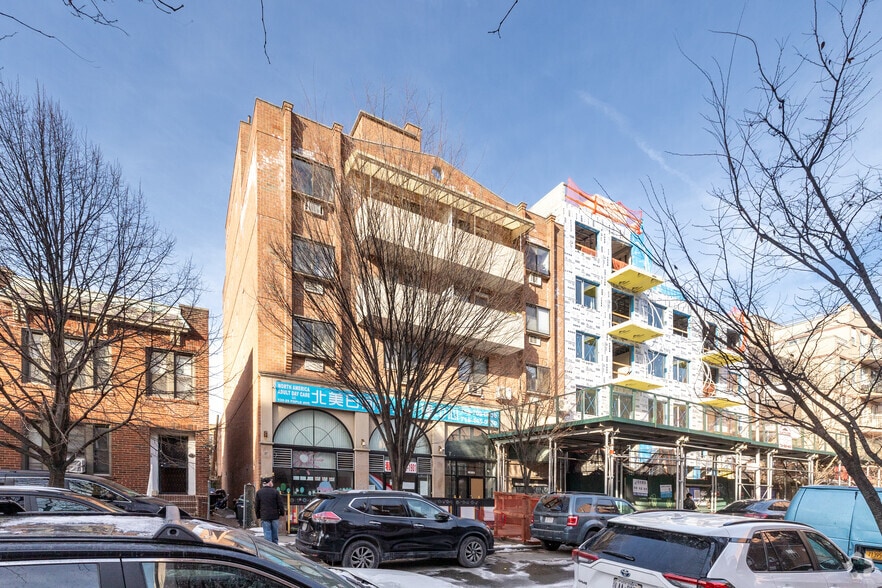 Primary Photo Of 13225 Pople Ave, Flushing Apartments For Sale