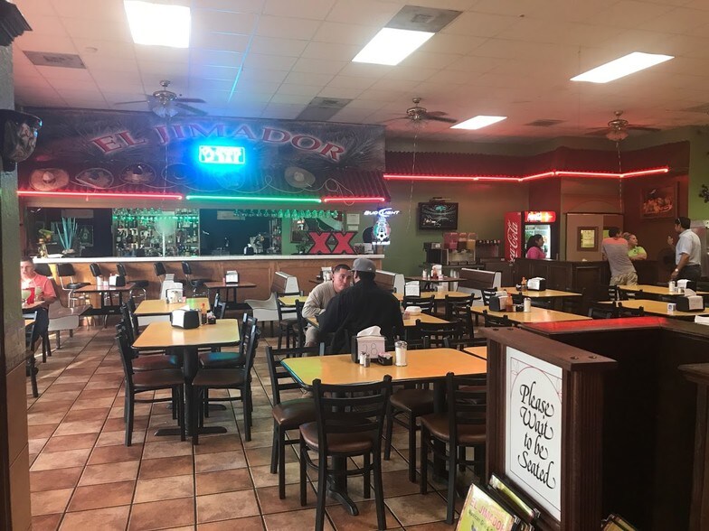 More Photos Of 1712 N Velasco St, Angleton General Retail For Lease