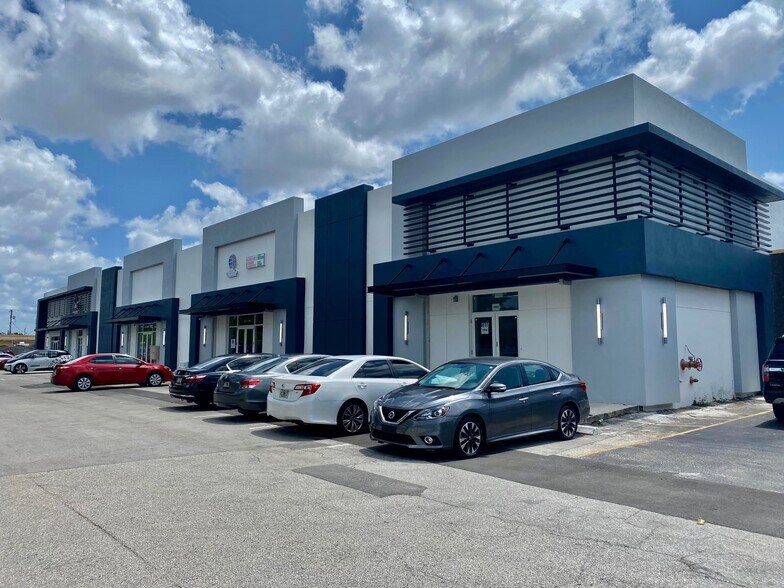 More Photos Of 1685 S State Road 7, Hollywood Warehouse For Lease