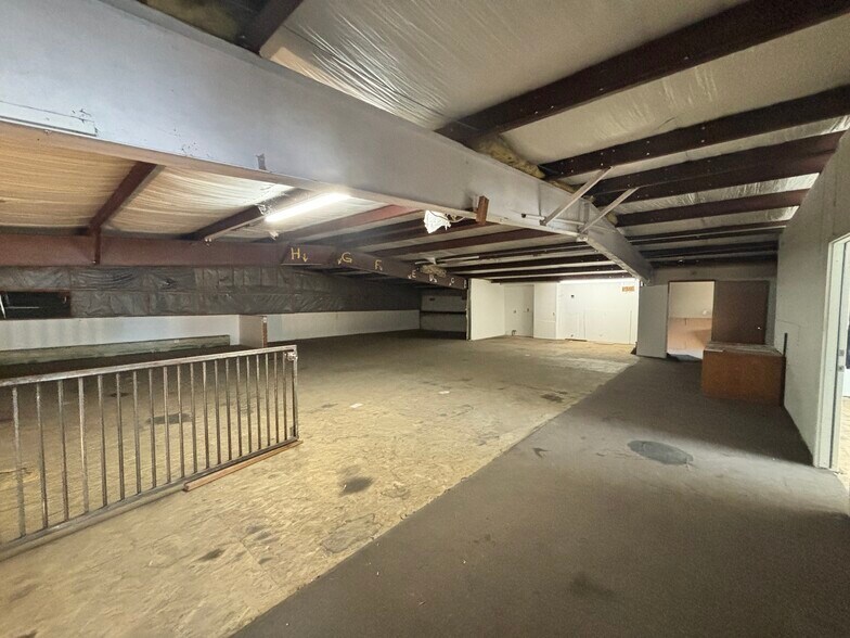 More Photos Of 2618 Cherry Ave NE, Salem Industrial For Sale