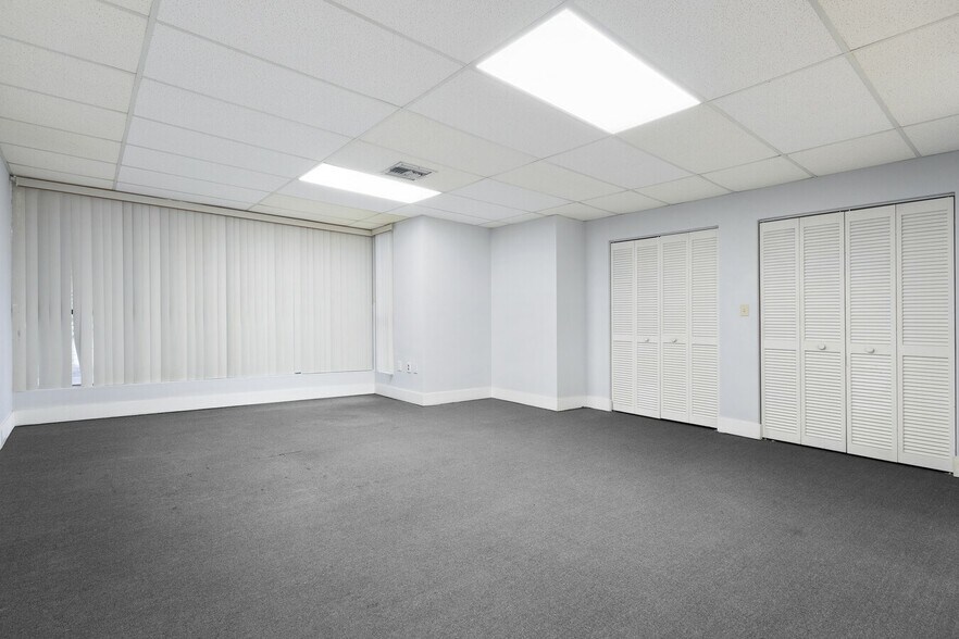 More Photos Of 1740-1742 NW 93rd Ave, Miami Warehouse For Lease