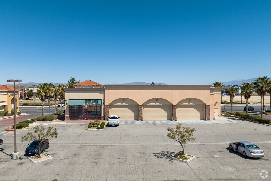 More Photos Of 15669 Roy Rogers Dr, Victorville General Retail For Sale