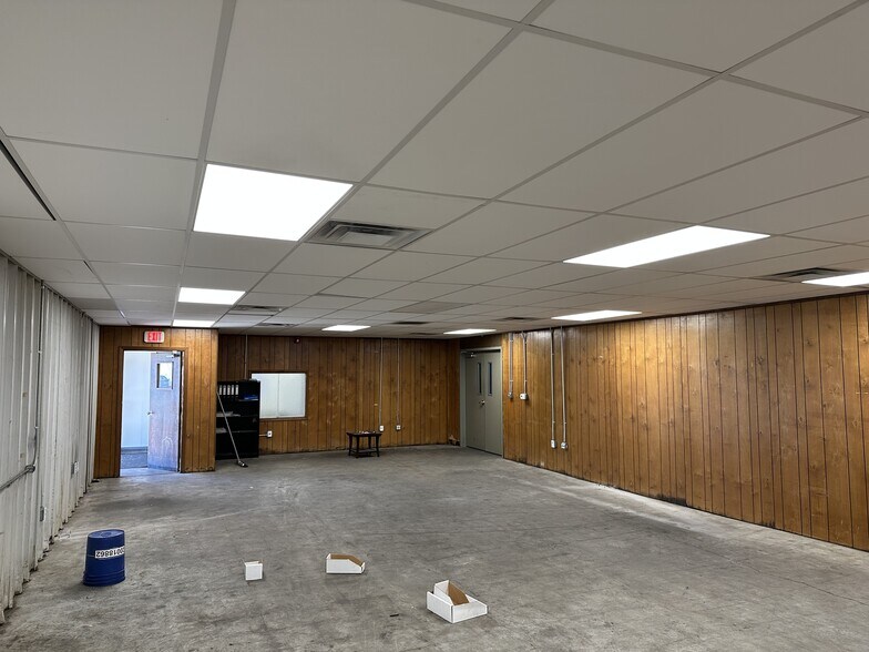 More Photos Of 1430 Genicom Dr, Waynesboro Distribution For Lease