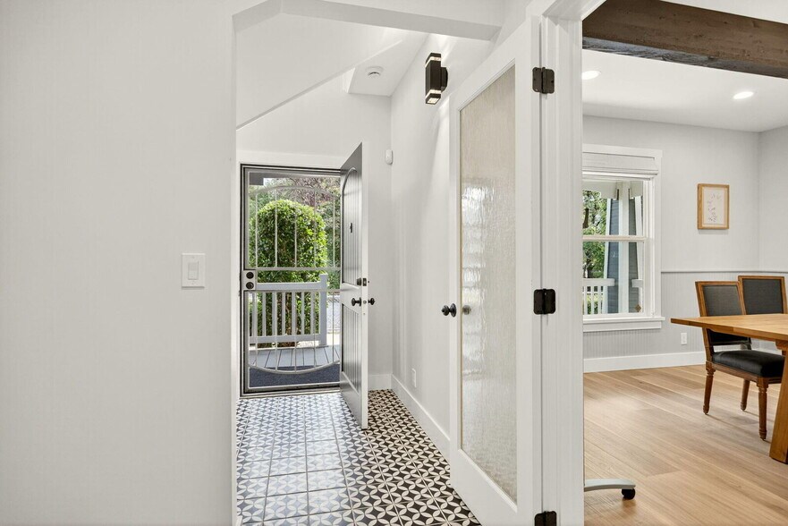 More Photos Of 111 Cedar St, Rogue River Office Residential For Sale