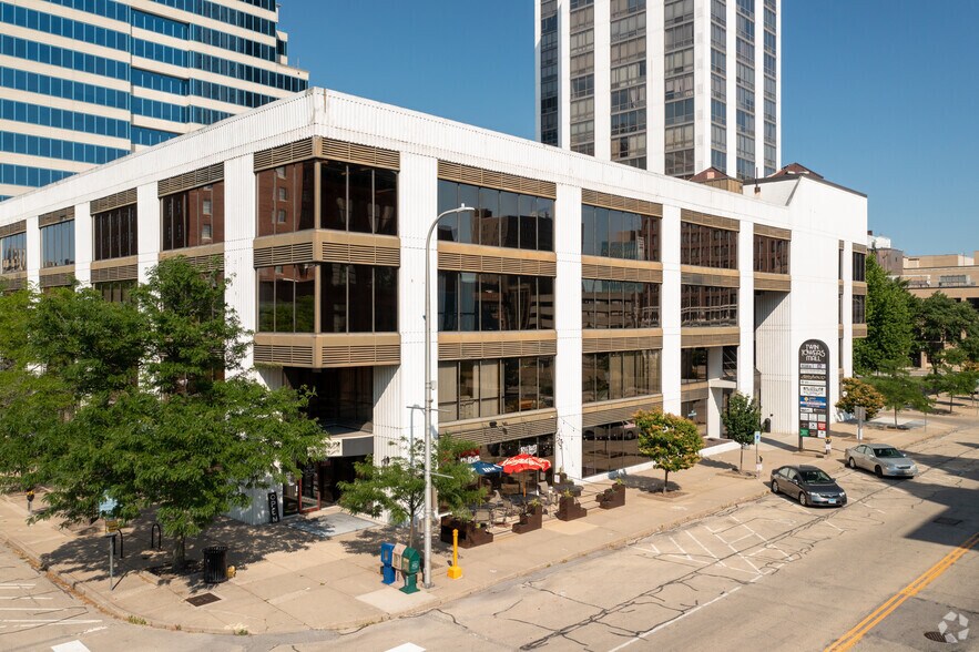 More Photos Of 456 Fulton St, Peoria Office For Sale