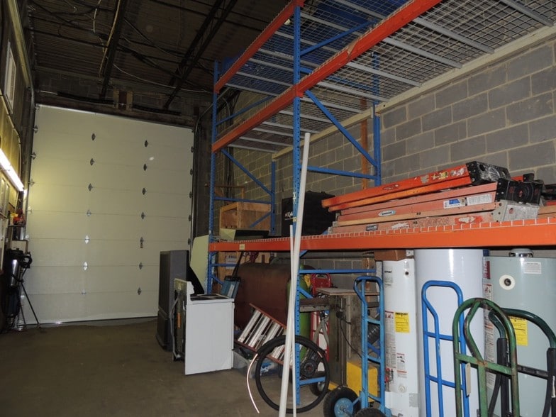 More Photos Of 5200-5300 Minnick Rd, Laurel Light Distribution For Lease