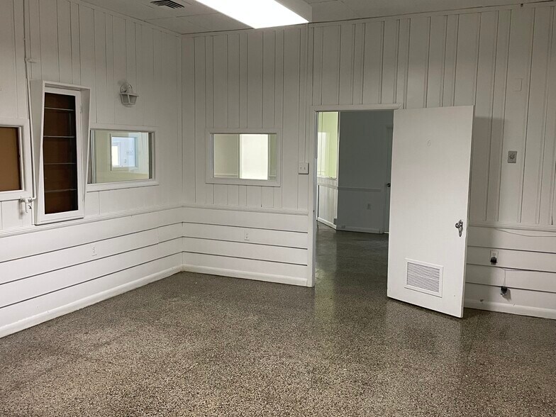 More Photos Of 163-171 W Wyoming Ave, Philadelphia Warehouse For Lease