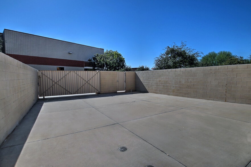 More Photos Of 7235 E Hampton Ave, Mesa Warehouse For Sale