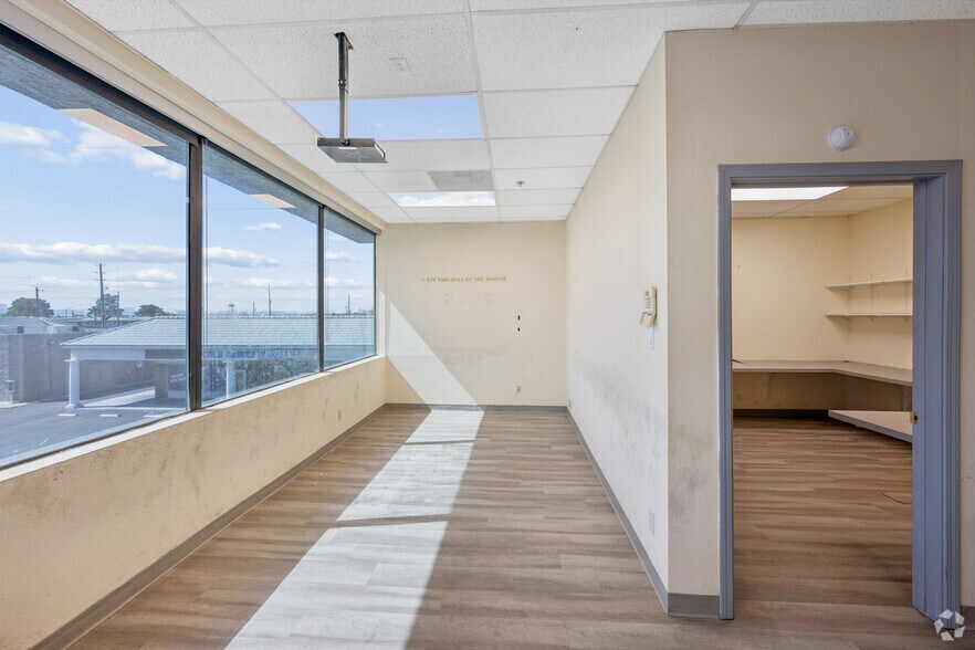 More Photos Of 4375 Las Vegas Blvd N, Las Vegas Storefront For Sale