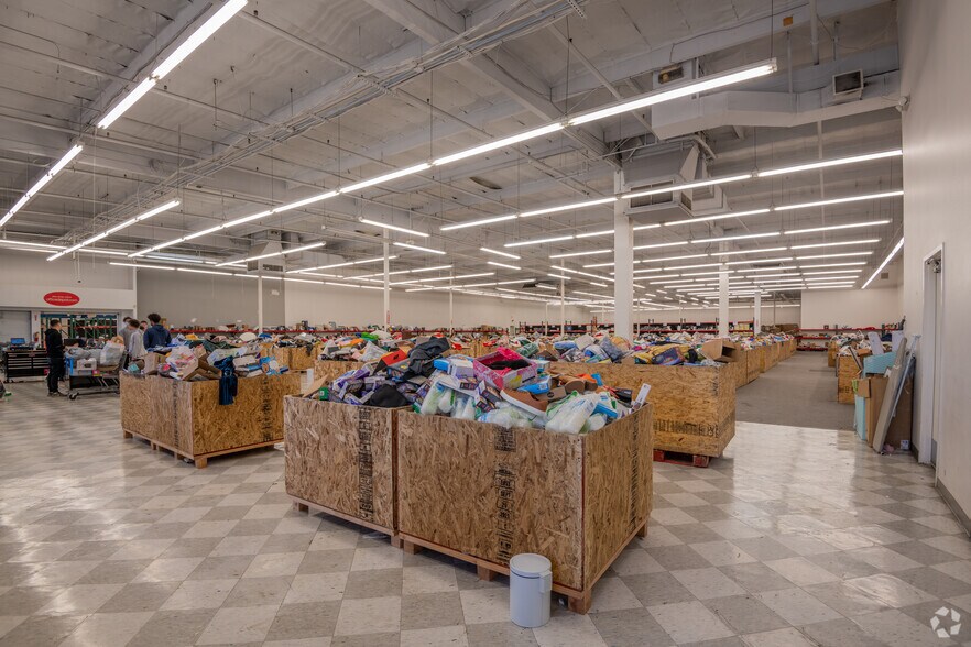More Photos Of 2800 Power Inn Rd, Sacramento Freestanding For Lease