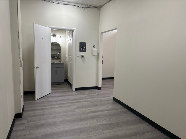 More Photos Of 3611 Main St, Kansas City Office For Lease