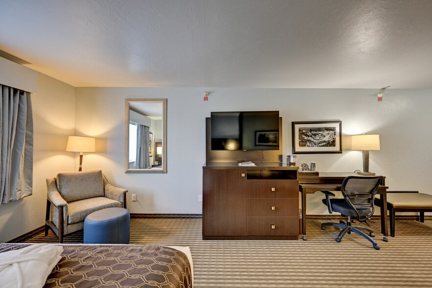 More Photos Of 733 US Highway 24 N, Buena Vista Hotel For Sale