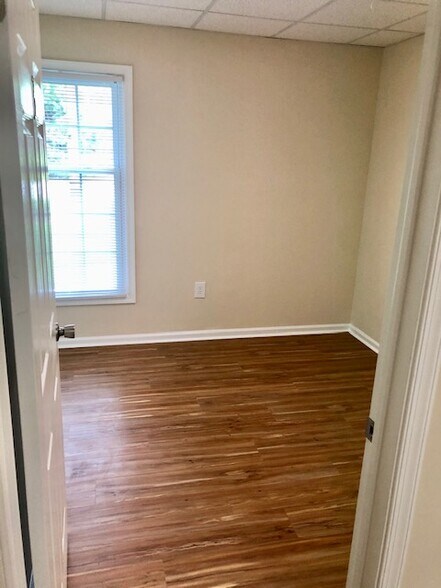 More Photos Of 10 Auer Ct, East Brunswick Medical For Sale