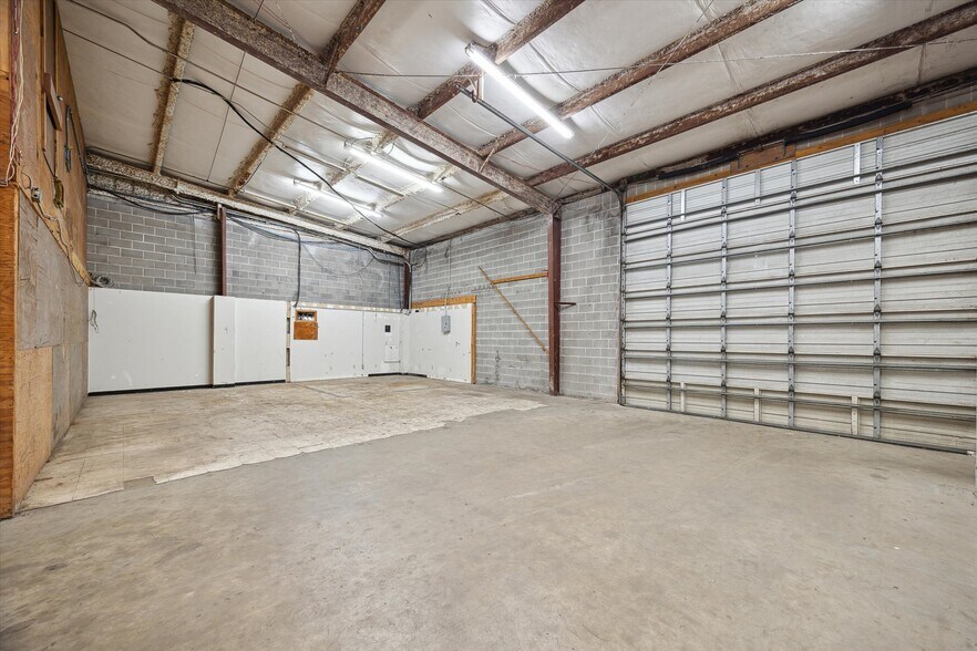 More Photos Of 4311 FM-2351, Friendswood Light Distribution For Sale
