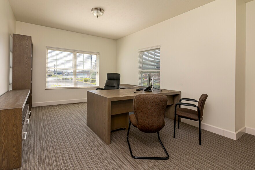 More Photos Of 2801 17th St, Marion Medical For Sale