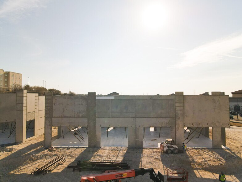 More Photos Of 21114 US-281, San Antonio Freestanding For Lease