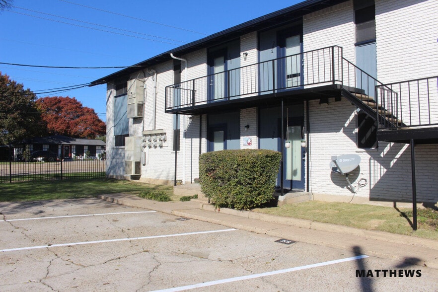 More Photos Of 222 S Hampton Rd, DeSoto Multifamily For Sale