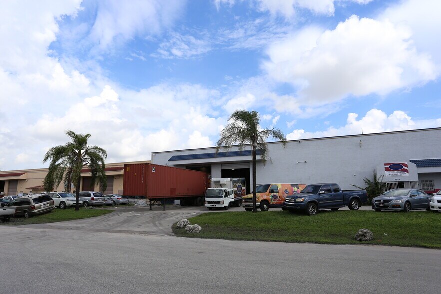 More Photos Of 7553 NW 50th St, Miami Manufacturing For Lease