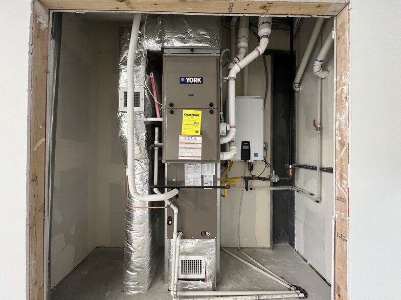 More Photos Of 9235 Eastman Park Dr, Windsor Light Manufacturing For Lease