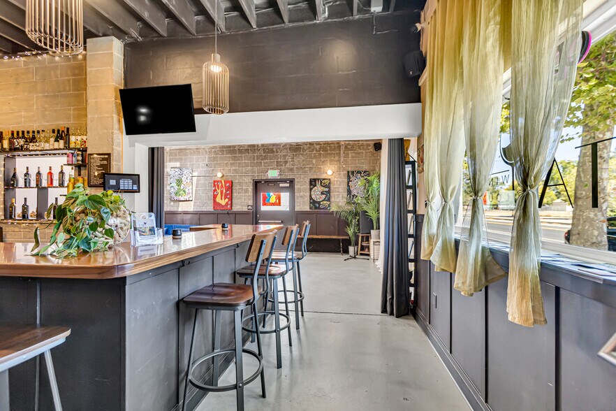 More Photos Of 1011 Del Paso Blvd, Sacramento Restaurant For Sale