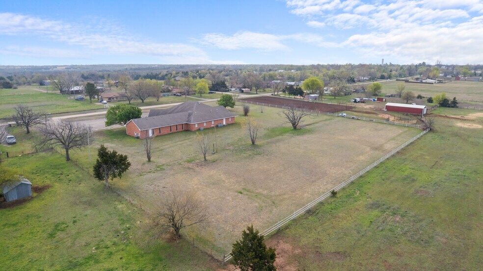 More Photos Of 907 N Oklahoma St, Tryon Religious Facility For Sale