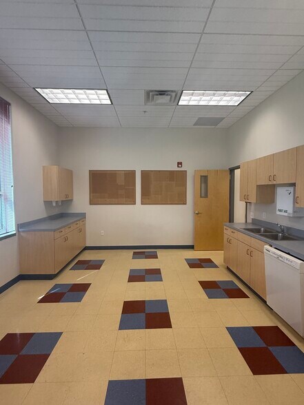 More Photos Of 3684 N Townsend Ave, Montrose Flex For Sale