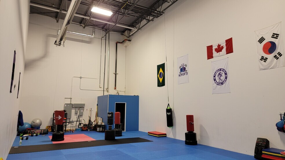 More Photos Of 14165-16183 162 Av NW, Edmonton Showroom For Lease