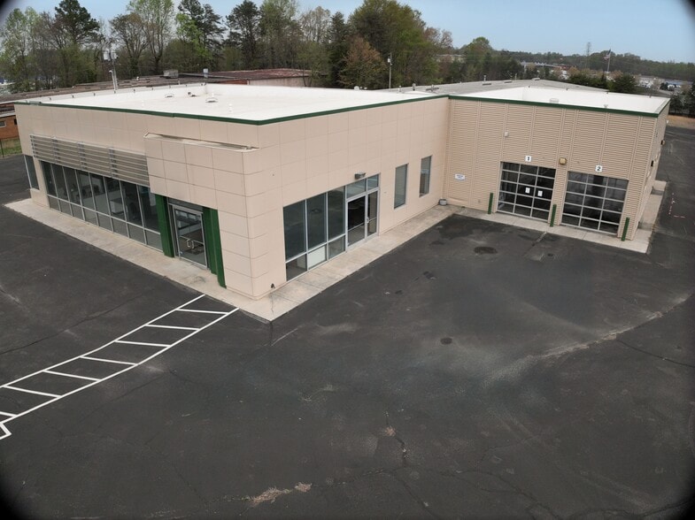 More Photos Of 1244 Garner Bagnal Blvd, Statesville Showroom For Lease