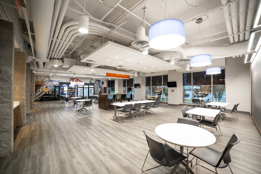 More Photos Of 11511 Luna Rd, Dallas Office For Lease