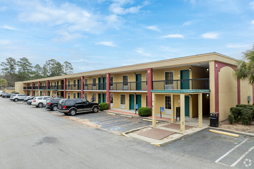 More Photos Of 500 Chris Dr, West Columbia Hotel For Sale