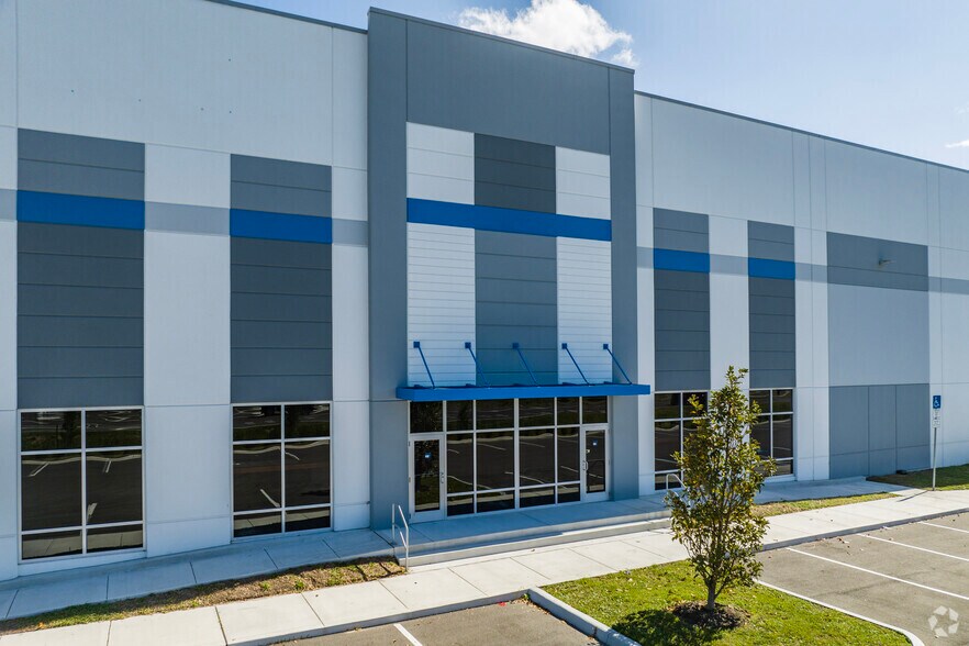 More Photos Of 9209 Florida Palm Dr, Tampa Distribution For Lease