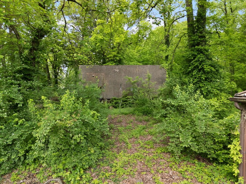 More Photos Of 2000 Utica Pike, Jeffersonville Marina For Sale