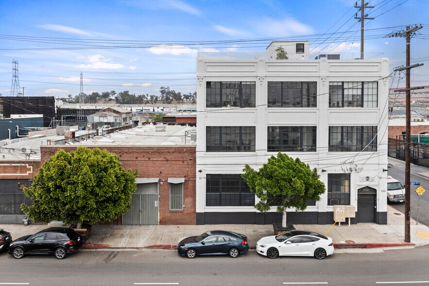 More Photos Of 1022 S Santa Fe Ave, Los Angeles Showroom For Lease