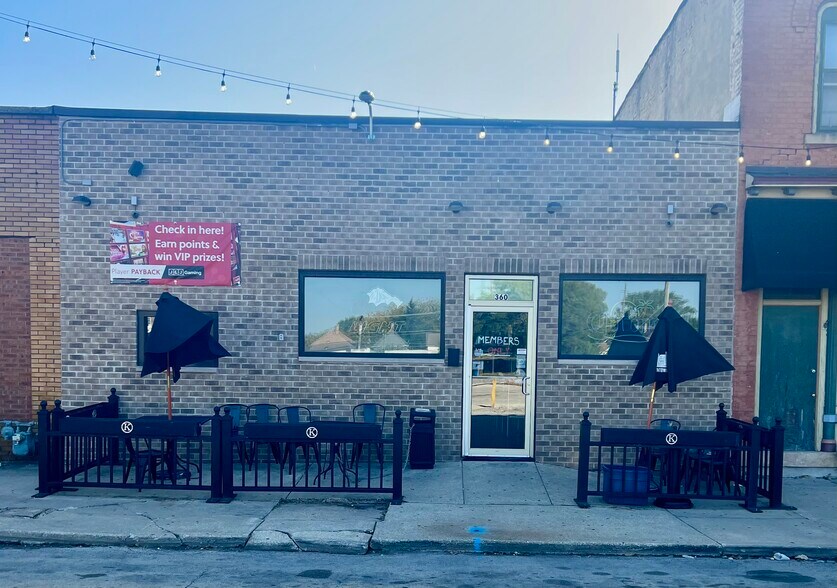Primary Photo Of 360 S East Ave, Kankakee General Retail For Sale