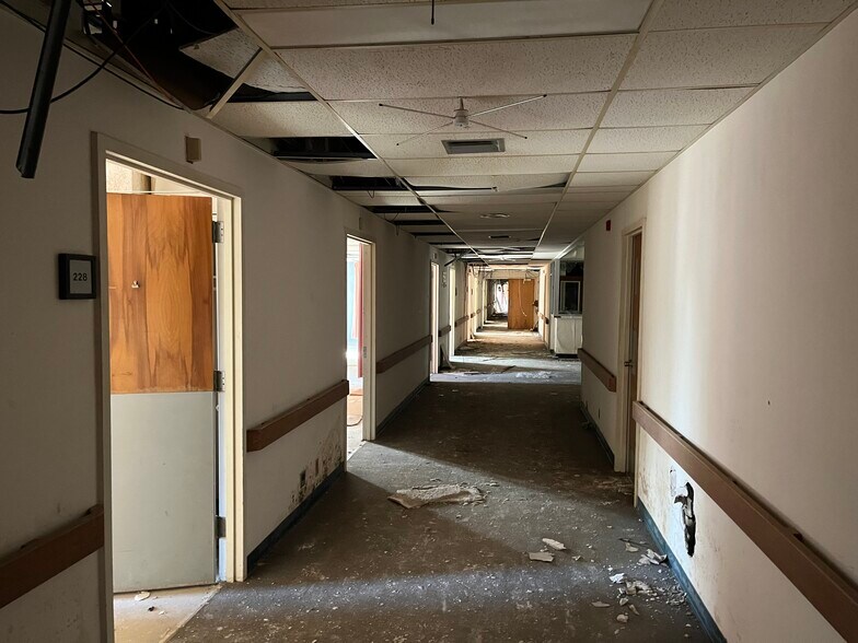 More Photos Of 407 E Ash St, Perry Medical For Sale