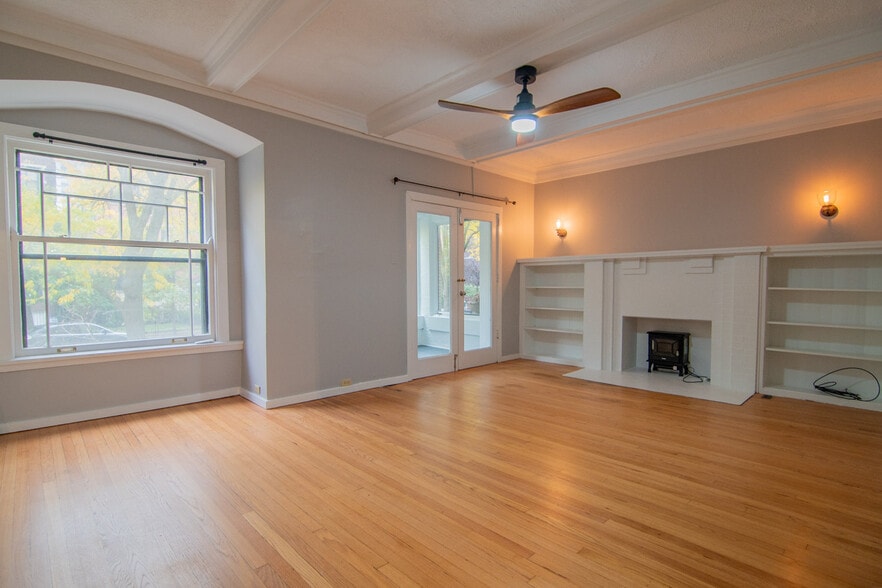 More Photos Of 844 W Lakeside Pl, Chicago Multifamily For Sale