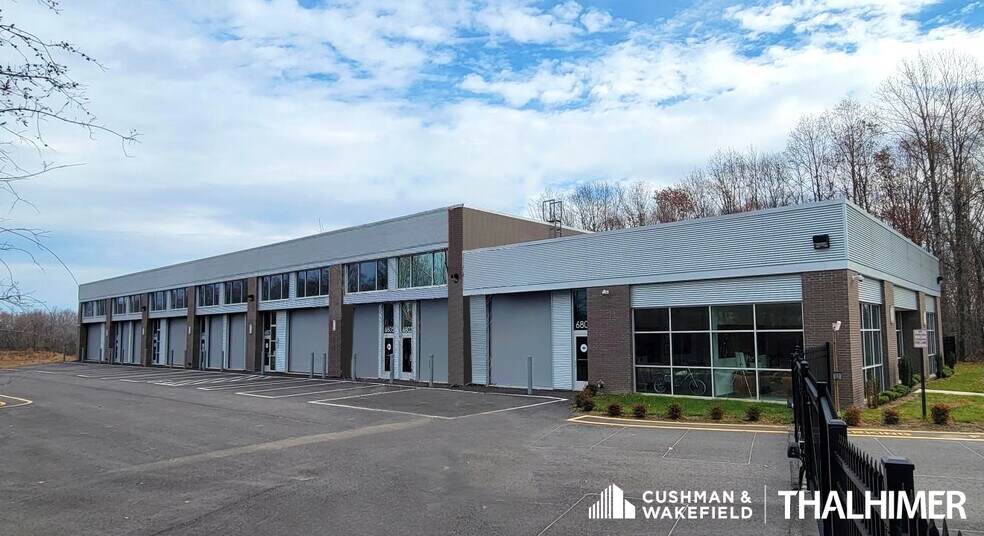 Primary Photo Of 6701 Dominion Garages Ave, Woodford Specialty For Sale