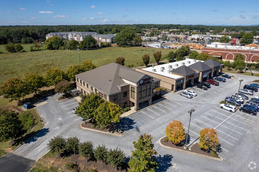 More Photos Of 220 Scuffletown Rd, Simpsonville Office For Lease